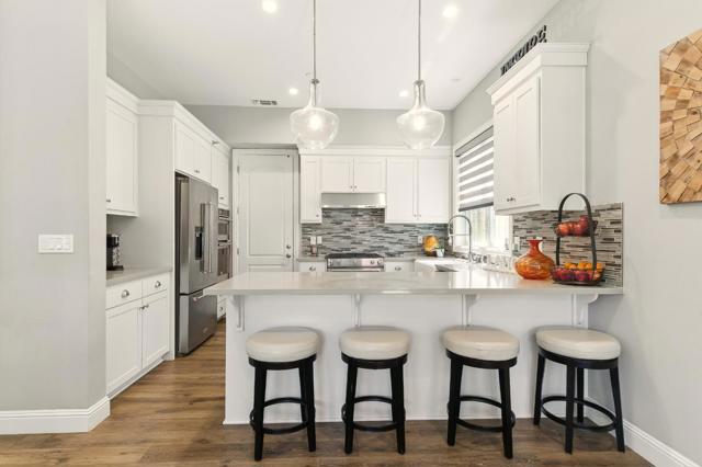 124 Barias Place, Pleasanton CA: https://media.crmls.org/mediaz/1890ed3c-4620-43a6-bf6a-8a7903ee3338.jpg