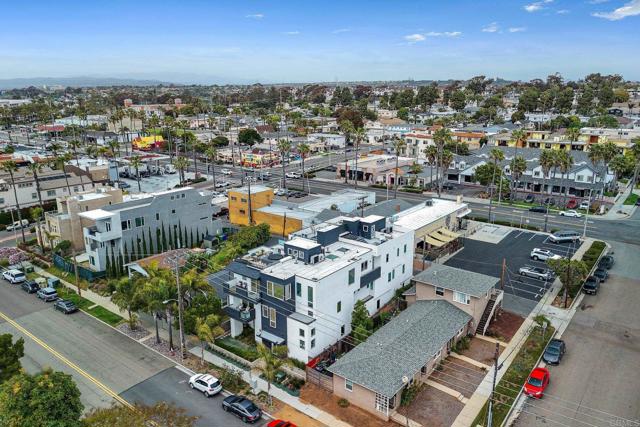 508 N Tremont Street, Oceanside CA: https://media.crmls.org/mediaz/18914625-4767-44ce-8e12-b7e55bb6b645.jpg