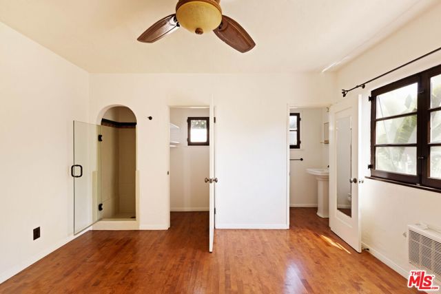 112 N Valley Street, Burbank CA: https://media.crmls.org/mediaz/18919a1f-403f-46e8-9086-3c737fc1df71.jpg