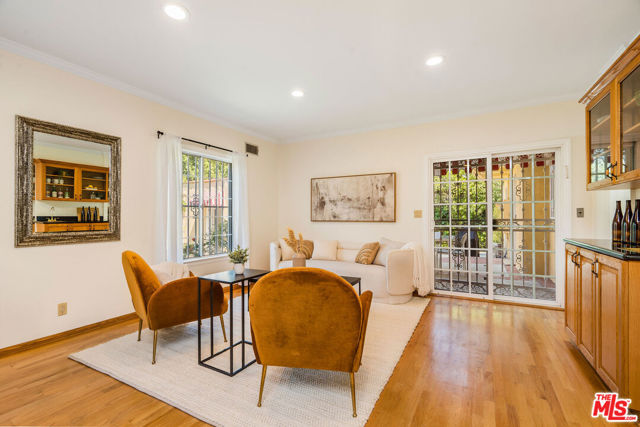 119 S Highland Avenue, Los Angeles CA: https://media.crmls.org/mediaz/18920cee-7a10-4d52-896c-5da3e473b449.jpg