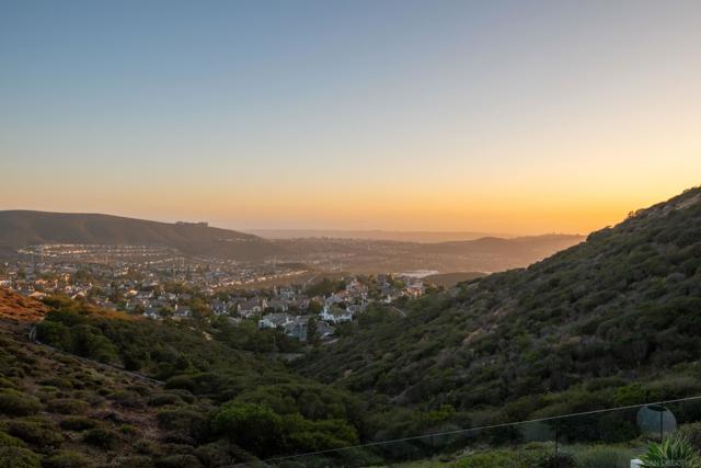 1432 Schoolhouse Way, San Marcos CA: https://media.crmls.org/mediaz/18930553-3809-4fab-b458-5c58c5dca891.jpg