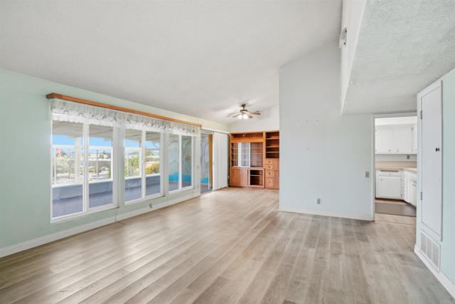 Detail Gallery Image 11 of 45 For 3685 Vista Campana #30,  Oceanside,  CA 92057 - 2 Beds | 2 Baths