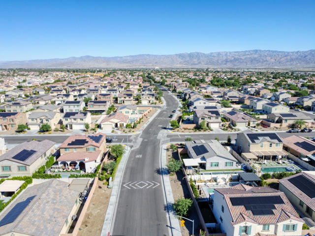84440 Calle Chavez, Coachella CA: https://media.crmls.org/mediaz/189346f8-f18f-4ad5-8b82-119346a33e8e.jpg