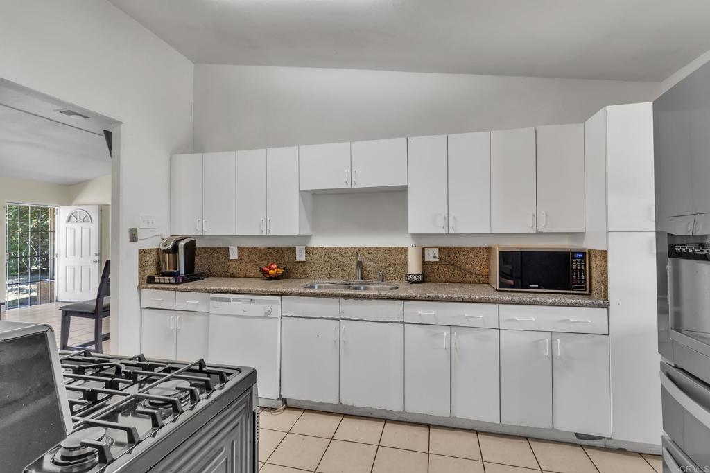 610 11th Avenue - photo 9
