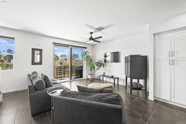 Detail Gallery Image 11 of 57 For 2563 State St, Carlsbad,  CA 92008 - 2 Beds | 2/2 Baths