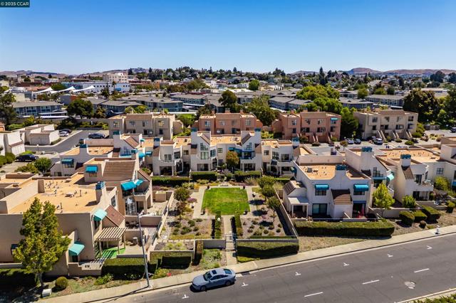 171 Nantucket Ln, Vallejo CA: https://media.crmls.org/mediaz/189443cc-1bd6-42a4-8445-1f46ee7e6bd6.jpg