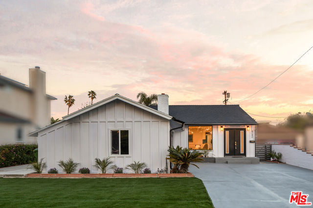 4240 Chase Avenue, Los Angeles CA: https://media.crmls.org/mediaz/1894b1d1-d40c-4a80-b8bd-4f3dbb3a31a7.jpg