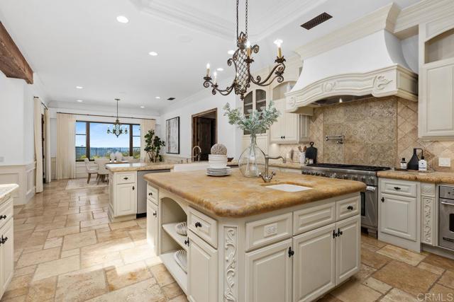 5015 Rancho Quinta Bend, San Diego CA: https://media.crmls.org/mediaz/18950a2f-ae84-4be1-8701-3d5cc29ea19c.jpg