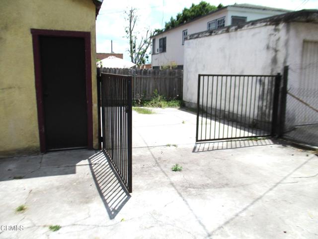 124 W Avenue 28, Los Angeles CA: https://media.crmls.org/mediaz/18951860-f54e-43b1-a4ff-33a1dd4a694b.jpg