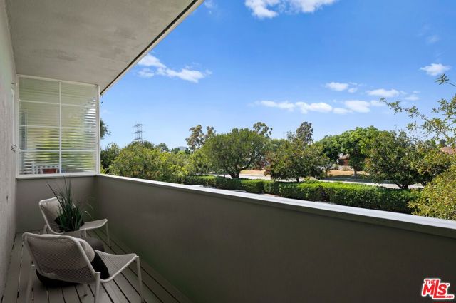 5443 1/2 Village, Los Angeles CA: https://media.crmls.org/mediaz/18957071-3e66-4db0-b054-3e029d116de9.jpg