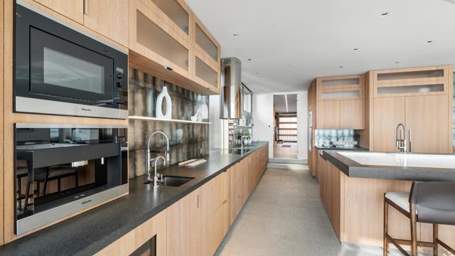 1230 Neptune Ave, Encinitas CA: https://media.crmls.org/mediaz/1895ba57-67a1-47f4-baa1-e16c0103f2e9.jpg