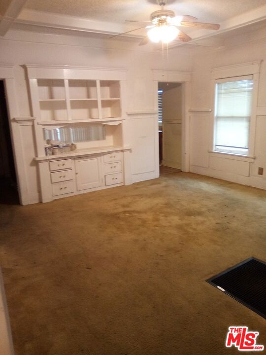 815 W 50th Street, Los Angeles CA: https://media.crmls.org/mediaz/1895d601-0ebf-40fe-b0f1-92427156e0e7.jpg