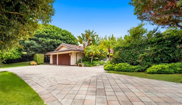 5979 Via Zurita, La Jolla CA: https://media.crmls.org/mediaz/1895ec1b-b733-42da-8520-6fcae32741d6.jpg