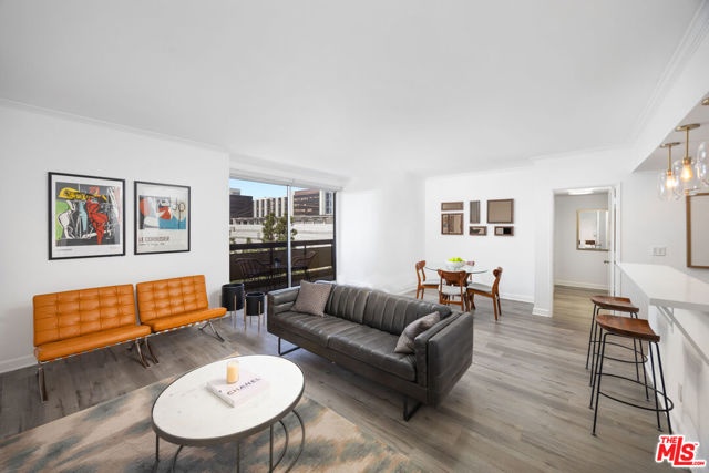 321 S San Vicente Boulevard, Los Angeles CA: https://media.crmls.org/mediaz/1896479f-b8c0-4c8b-b8ff-bdf42060affa.jpg