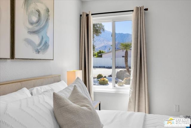 2092 N San Antonio Road, Palm Springs CA: https://media.crmls.org/mediaz/1896ae7e-44bd-4430-9c1e-957ddd528fea.jpg