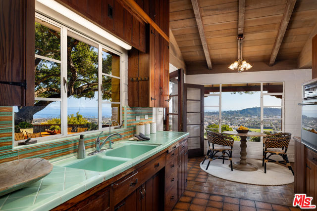 98 Loma Media Road, Santa Barbara CA: https://media.crmls.org/mediaz/18970200-b984-4d06-a909-6981d71c4145.jpg