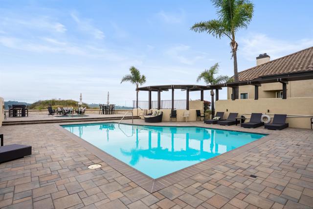 3334 Caminito Cabo Viejo, Del Mar CA: https://media.crmls.org/mediaz/18970e1d-3664-4303-9548-23cbbd1babe3.jpg
