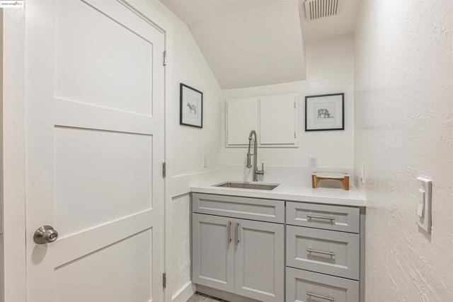 539 Golden Gate Ave, Richmond CA: https://media.crmls.org/mediaz/18971738-fa17-4198-ba03-3dce837ae847.jpg