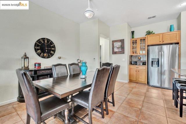 2981 Atherton Pl, Brentwood CA: https://media.crmls.org/mediaz/1897f83f-f002-47fe-afc5-a1c9ac0bdc32.jpg