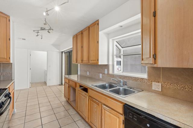 718 Sycamore Avenue, Vista CA: https://media.crmls.org/mediaz/1898b037-c9e7-458c-89c0-b75e42240b85.jpg