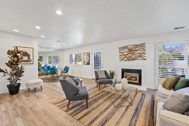 1582 Dolphin Drive, Aptos CA: https://media.crmls.org/mediaz/18991c43-6cd2-47db-b0ed-88220d8b290d.jpg