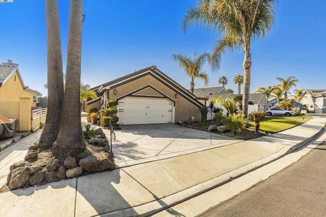 2256 Cove Ct, Discovery Bay CA: https://media.crmls.org/mediaz/189931be-2aca-4d80-9312-5e587d3fbc49.jpg