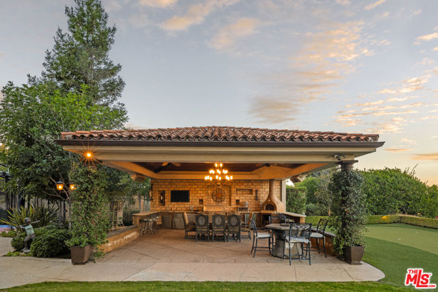 25315 Prado De Los Suenos, Calabasas CA: https://media.crmls.org/mediaz/1899d59d-6ee2-4968-9155-3685eea80636.jpg