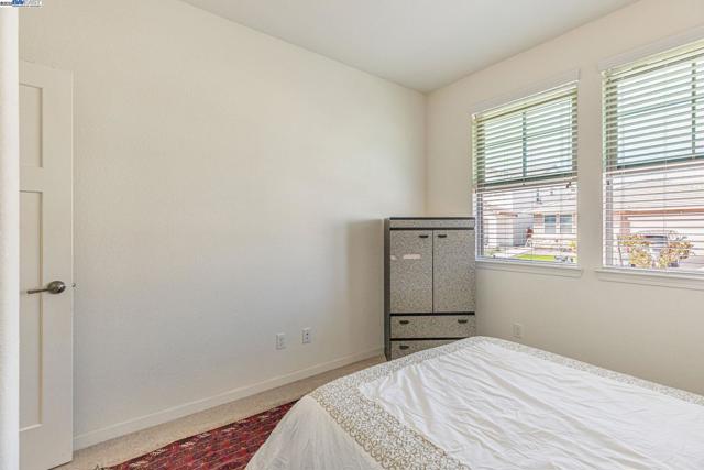 9315 Wild Lilac Cir, Sacramento CA: https://media.crmls.org/mediaz/189a4336-9eeb-4e22-98c7-3cc5c9aad441.jpg