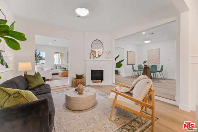 5722 Valley Ridge Avenue, Los Angeles CA: https://media.crmls.org/mediaz/189aeff9-8f59-439d-8b68-f8d1ff9a56cd.jpg