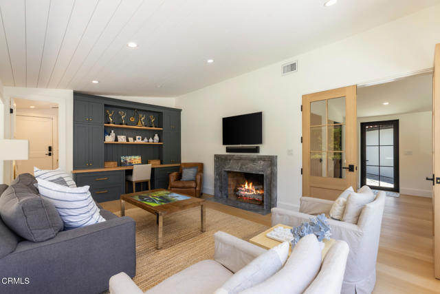 4435 Encinas Drive, La Canada Flintridge CA: https://media.crmls.org/mediaz/189b2885-edac-428e-ab70-645620bfb55e.jpg