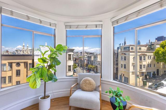 806810 Union Street, San Francisco CA: https://media.crmls.org/mediaz/189b6689-1c02-44fd-af57-ea98488fba4b.jpg