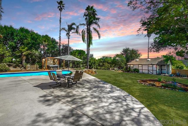 2336 Rancho Diego Ct, Escondido CA: https://media.crmls.org/mediaz/189bb62d-1803-41ee-857f-a28325be0c7f.jpg