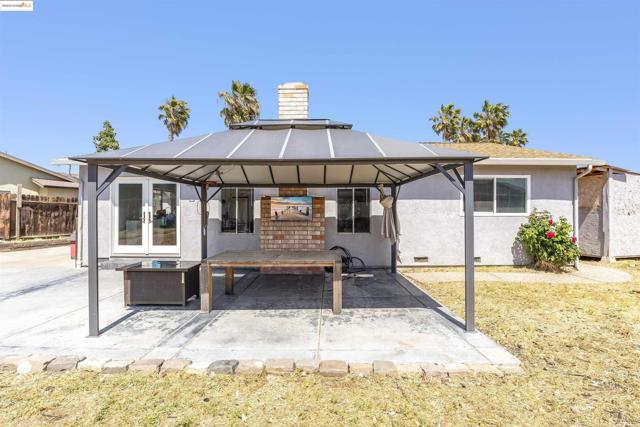 2158 Ackerman Dr, Pittsburg CA: https://media.crmls.org/mediaz/189bb6d2-27b6-4b96-9002-a2b9d781689b.jpg