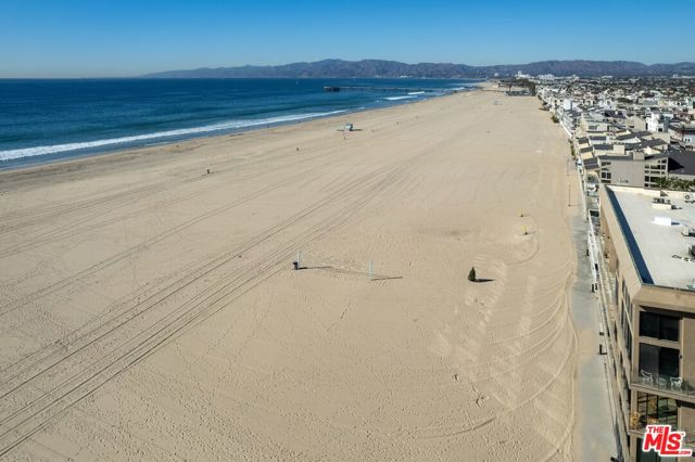 1 Northstar Street, Marina del Rey CA: https://media.crmls.org/mediaz/189bf3d7-963e-4386-86d8-7691fde3180d.jpg