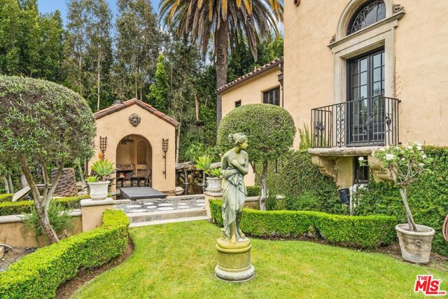 4320 Cedarhurst Circle, Los Angeles CA: https://media.crmls.org/mediaz/189c381d-f2c7-42e4-8279-67a40d7d66a3.jpg