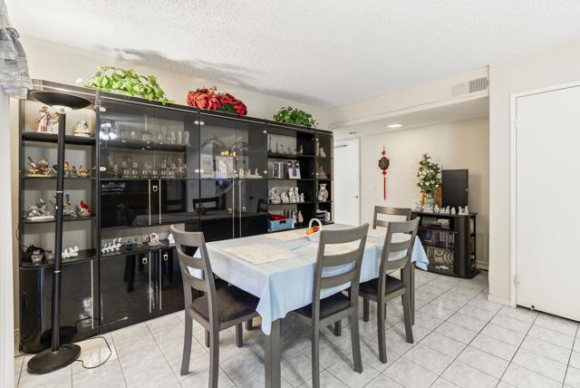 Detail Gallery Image 12 of 41 For 117 Shady Oak Road, San Diego,  CA 92114 - 4 Beds | 3 Baths