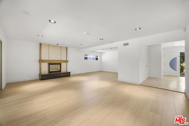 3133 Barbydell Drive, Los Angeles CA: https://media.crmls.org/mediaz/189d4ed5-70bd-40cc-a9b3-0a6cc7ad296c.jpg
