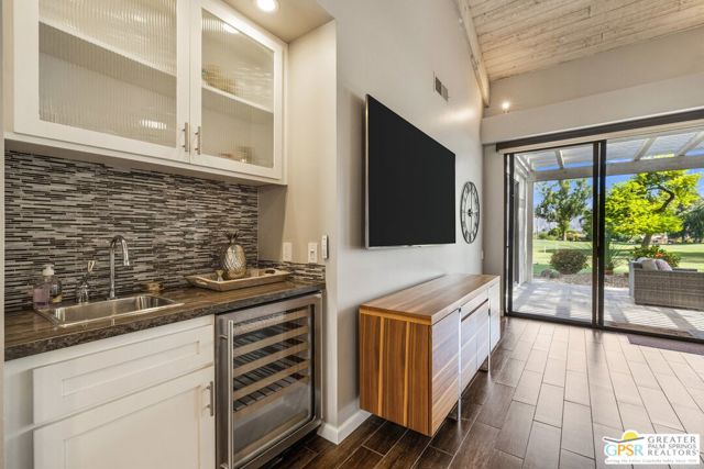 747 Inverness Drive, Rancho Mirage CA: https://media.crmls.org/mediaz/189dcc68-f9ff-4587-a419-d64d5f9ac26d.jpg
