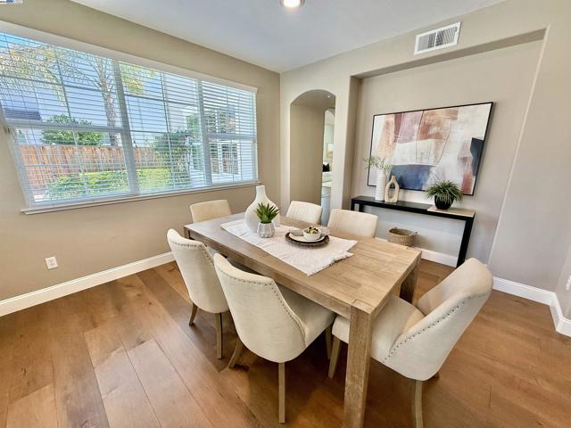 5825 Dresslar Cir, Livermore CA: https://media.crmls.org/mediaz/189df1fb-9238-4f1a-a4eb-9aca253f398c.jpg