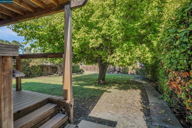 2968 Glenside Dr, Concord CA: https://media.crmls.org/mediaz/189e1105-e76e-4020-830e-ee991559cea1.jpg