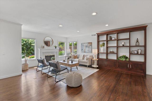 539 Los Ninos Way, Los Altos CA: https://media.crmls.org/mediaz/189e1a56-0758-4b53-b63a-c372ef414334.jpg