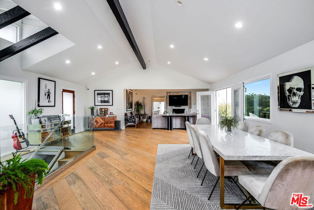 3701 Multiview Drive, Los Angeles CA: https://media.crmls.org/mediaz/189e1ece-2e46-4e8b-8a0f-407e51e16c94.jpg