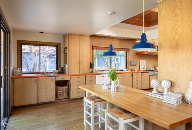 676 S Madison Avenue, Pasadena CA: https://media.crmls.org/mediaz/189e6f54-2efd-47db-9f9e-4bcb64a2cdeb.jpg
