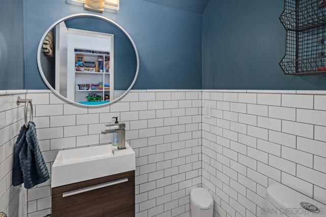 3116 Old Kettle Rd, San Diego CA: https://media.crmls.org/mediaz/189eabd5-7ea0-4edc-a497-99f09638406e.jpg