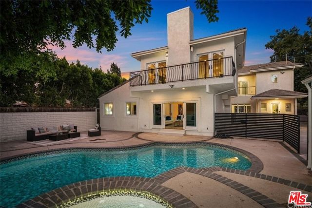 5439 Gentry Avenue, Valley Village CA: https://media.crmls.org/mediaz/189f1ddb-b063-44b3-97c2-288c60265a22.jpg