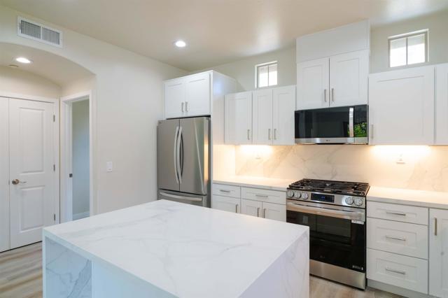 Detail Gallery Image 14 of 34 For 1295 Haglar #1,  Chula Vista,  CA 91913 - 3 Beds | 3/1 Baths