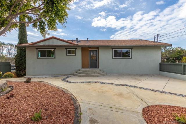 361 E Indian Rock Rd, Vista CA: https://media.crmls.org/mediaz/189f72e1-49ea-445a-bc9c-f431567290ae.jpg