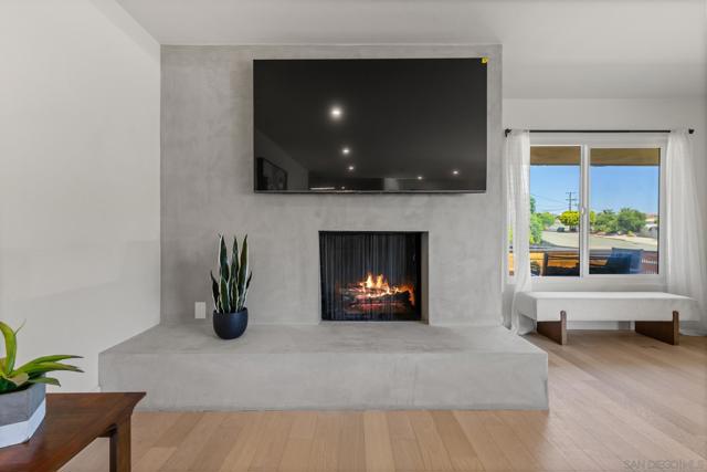 896 La Jolla Rancho Road, La Jolla CA: https://media.crmls.org/mediaz/189fd93f-950a-4fa8-8a90-c9975912c4c4.jpg