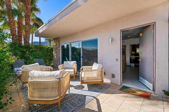 500 W Arenas Road, Palm Springs CA: https://media.crmls.org/mediaz/189ffaf9-2b3e-4549-bfae-6387eb701766.jpg