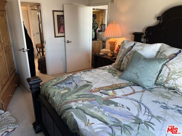13700 Marina Pointe Drive, Marina del Rey CA: https://media.crmls.org/mediaz/18a220df-7e44-40f2-905b-aa337c7d9c4d.jpg